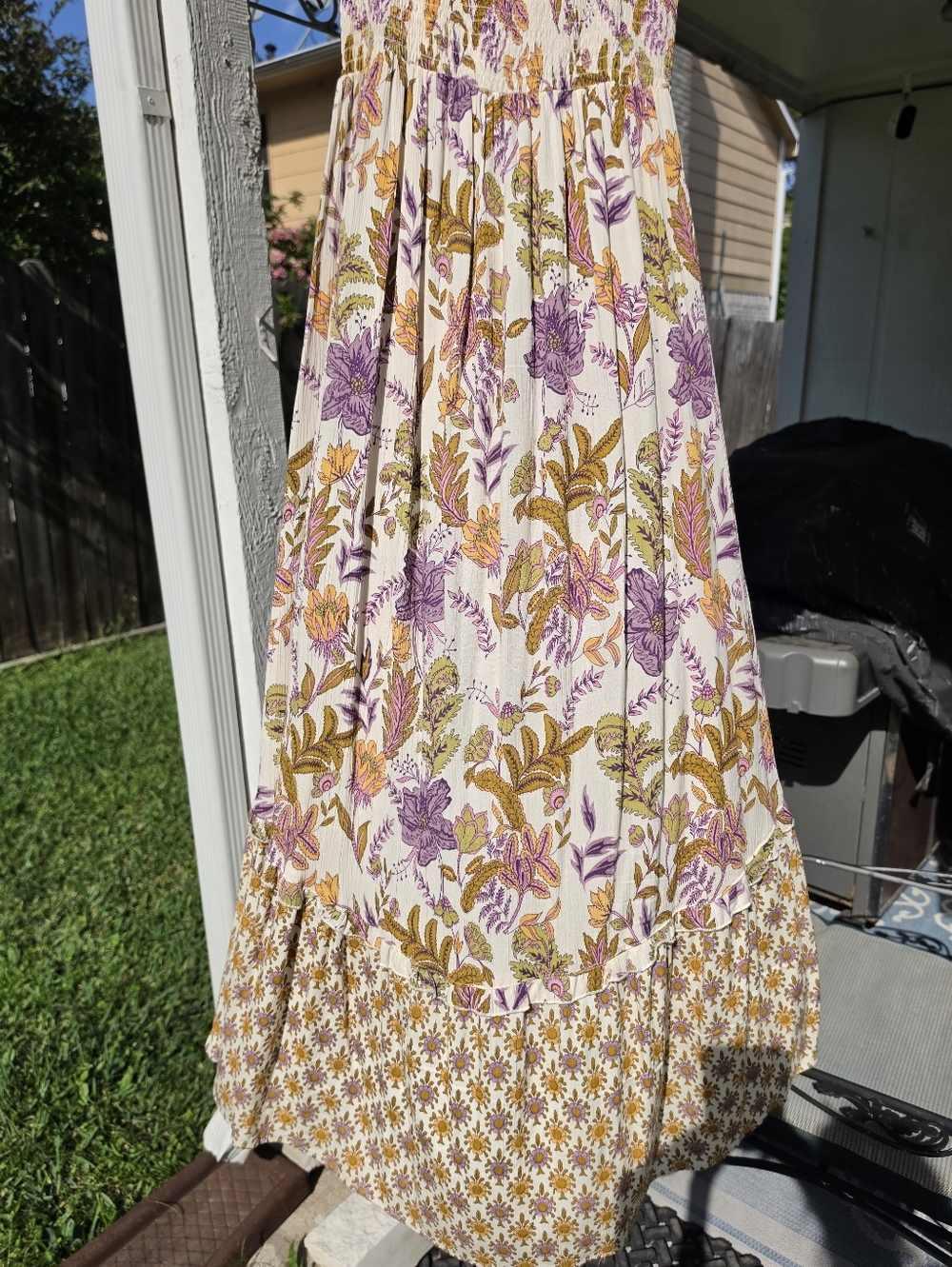 NEW Angie Floral Short Sleeve Tiered Hem Maxi Dress Medium - Picture 5 of 10